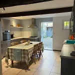 Nyaraló Spacious In With Garden Ginoles