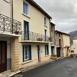 Spacious In With Garden *