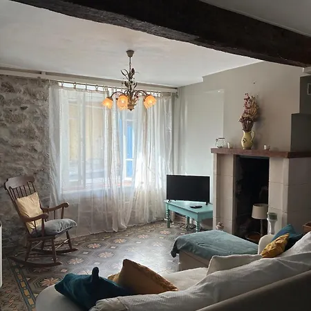 Semesterbostad Spacious In With Garden