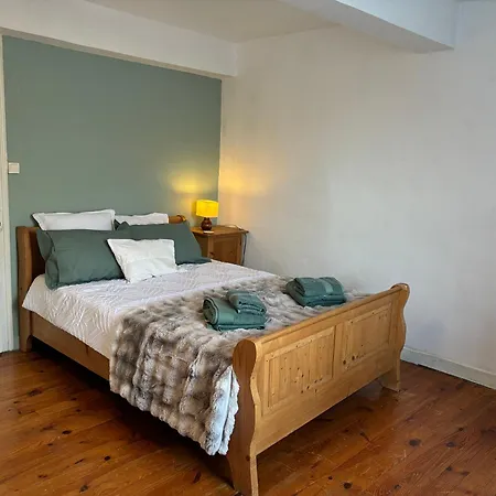 Spacious In With Garden * Ginoles