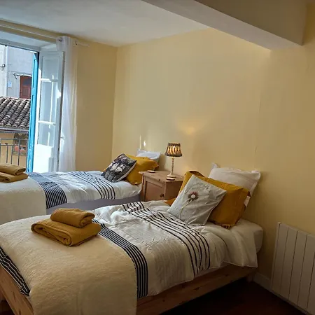 Spacious In With Garden * Ginoles
