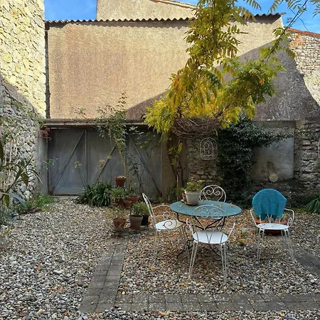 Spacious In With Garden Ginoles