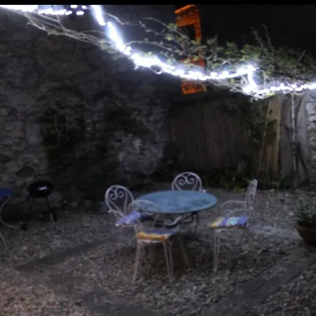 Spacious In With Garden