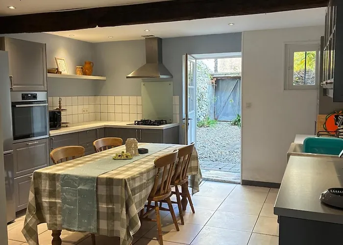 Casa vacanze Spacious In With Garden Ginoles