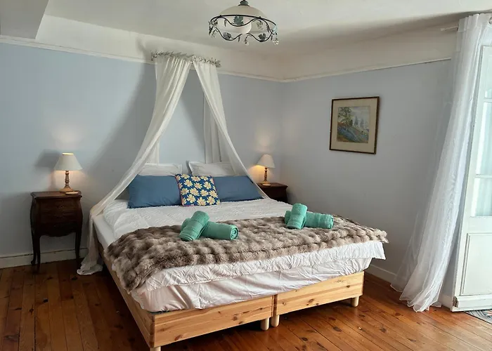 Spacious In With Garden