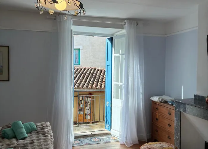 Casa vacanze Spacious In With Garden Ginoles