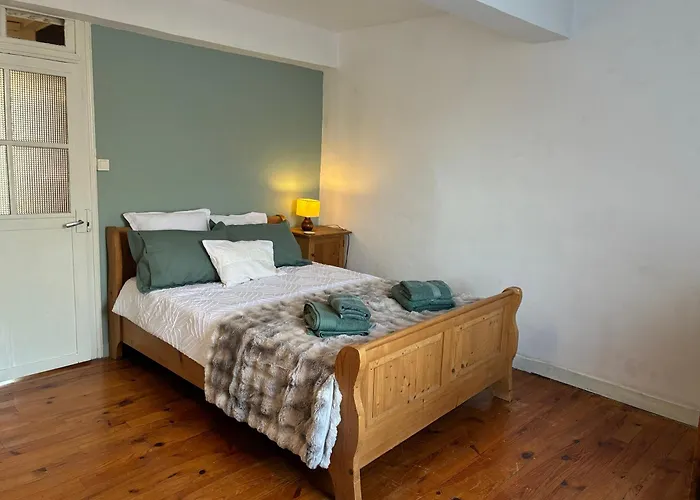 Spacious In With Garden * Ginoles