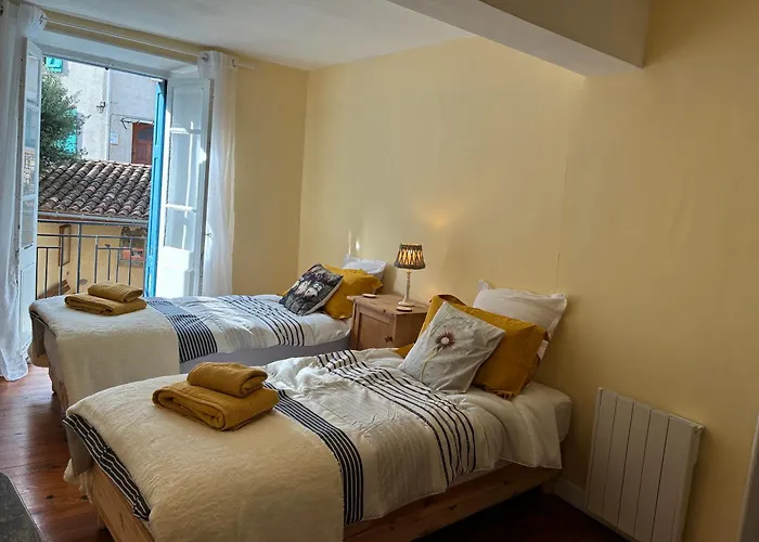 Spacious In With Garden * Ginoles