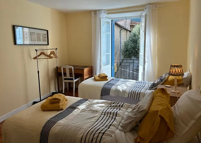 Spacious In With Garden *
