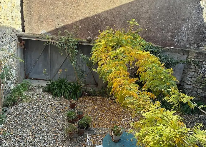 Spacious In With Garden * Ginoles