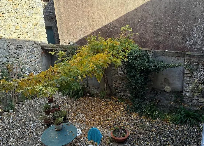 Spacious In With Garden * Ginoles